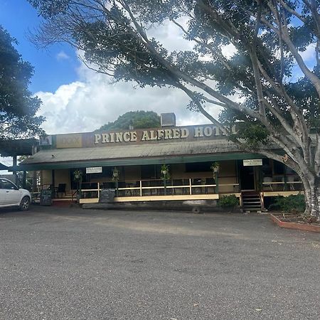 Gundy Pub & Caravan Park Gundiah Экстерьер фото