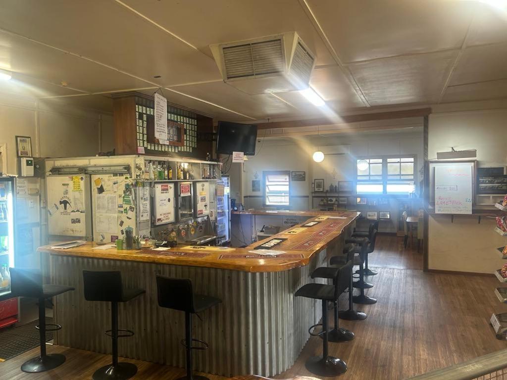 Gundy Pub & Caravan Park Gundiah Экстерьер фото