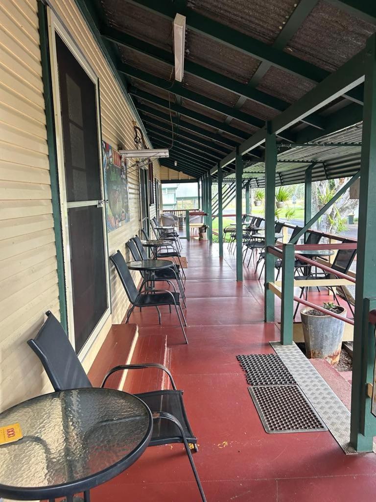 Gundy Pub & Caravan Park Gundiah Экстерьер фото
