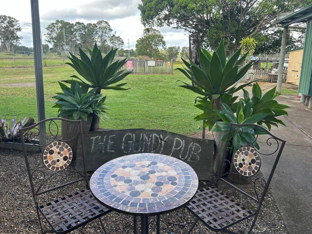 Gundy Pub & Caravan Park Gundiah Экстерьер фото