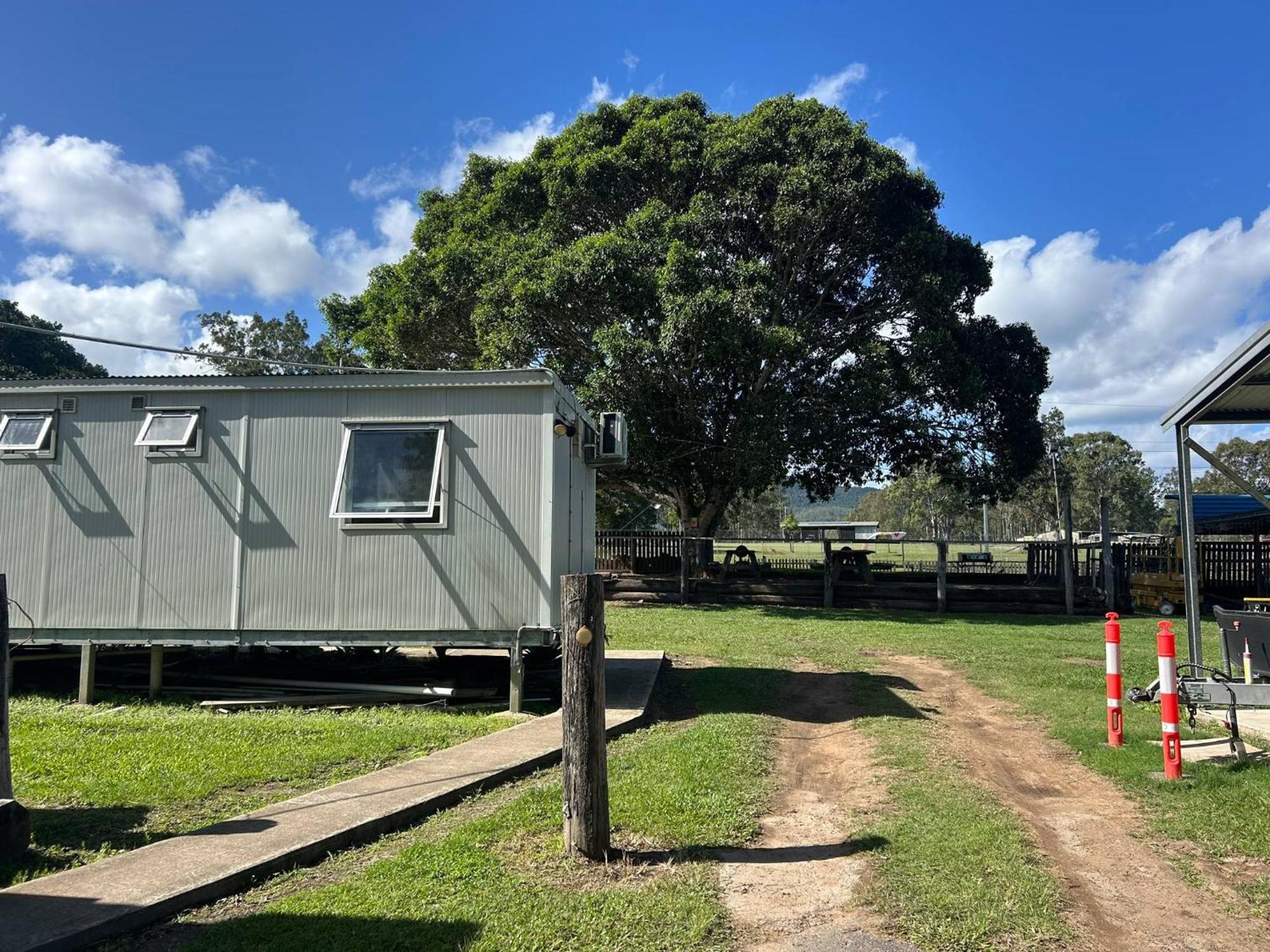 Gundy Pub & Caravan Park Gundiah Экстерьер фото